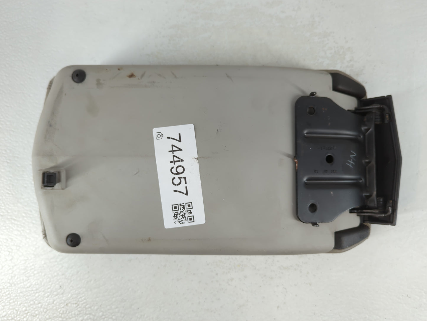 2008 Cadillac Cts Center Console Armrest Cover Lid Fits OEM Used Auto Parts - Oemusedautoparts1.com