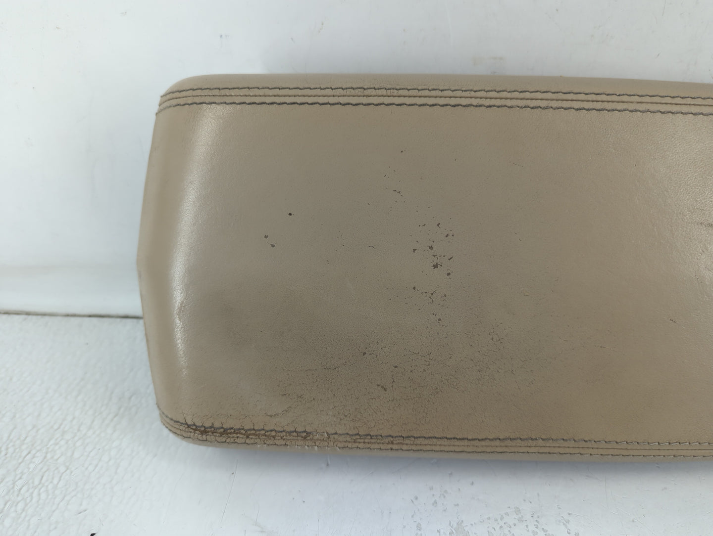 2008-2009 Cadillac Cts Center Console Armrest Cover Lid P/N:M0300235 319 07 X5 Fits Fits 2008 2009 OEM Used Auto Parts - Oem
