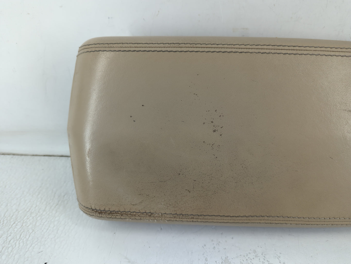 2008-2009 Cadillac Cts Center Console Armrest Cover Lid P/N:M0300235 319 07 X5 Fits Fits 2008 2009 OEM Used Auto Parts - Oem