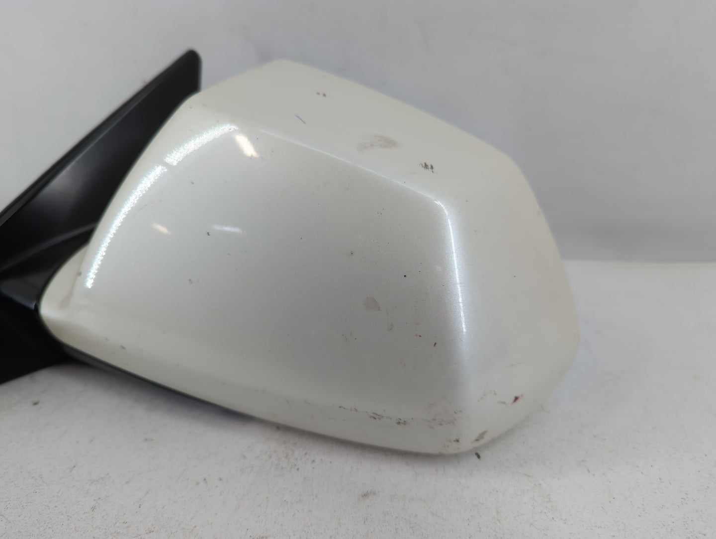 2008-2014 Cadillac Cts Driver Side View Mirror - Left Door Mirror OEM Used - Oemusedautoparts1.com