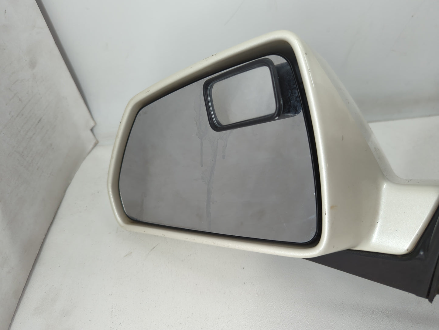 2008-2014 Cadillac Cts Driver Side View Mirror - Left Door Mirror OEM Used - Oemusedautoparts1.com