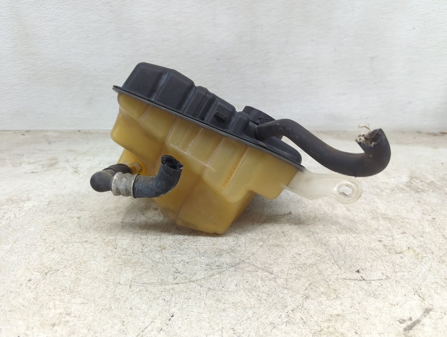 2006-2011 Cadillac Dts Radiator Coolant Overflow Expansion Tank Bottle 1449636 - Oemusedautoparts1.com