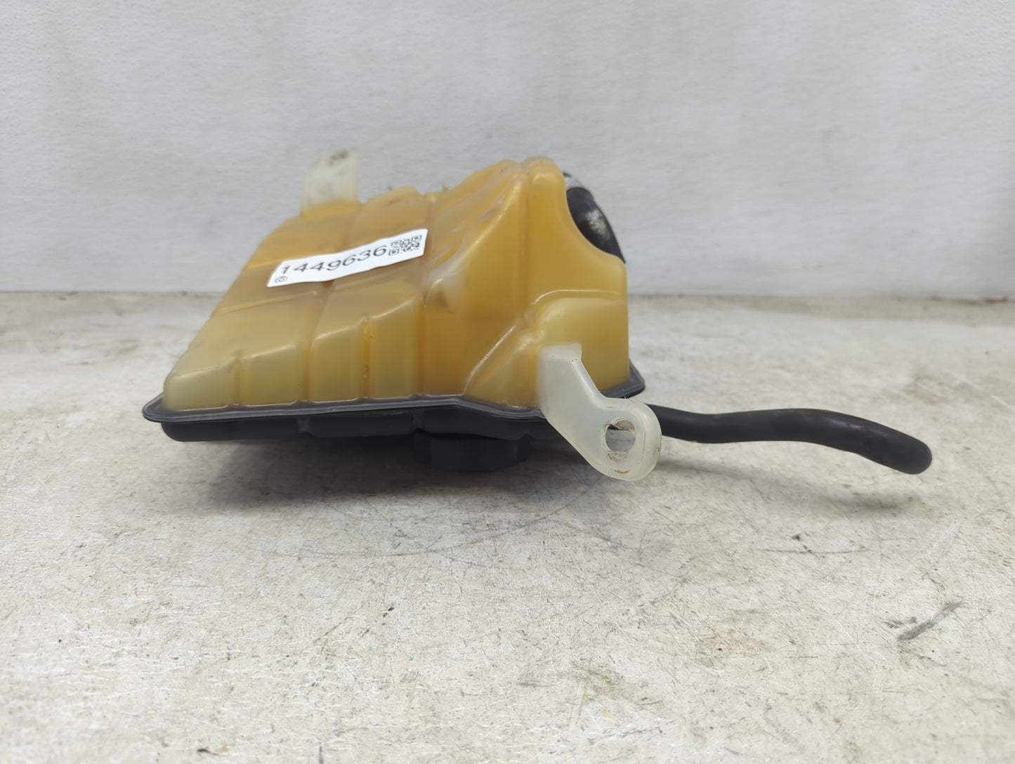 2006-2011 Cadillac Dts Radiator Coolant Overflow Expansion Tank Bottle 1449636 - Oemusedautoparts1.com