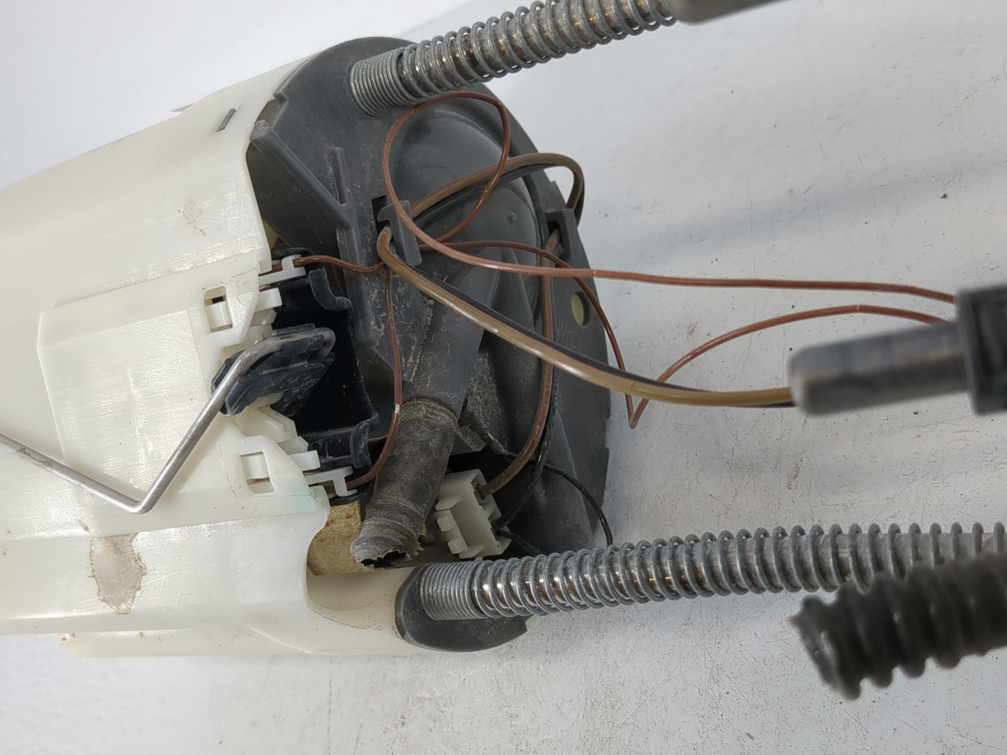 2008-2013 Cadillac Escalade Electrical Gas Fuel Pump Assembly - Oemusedautoparts1.com