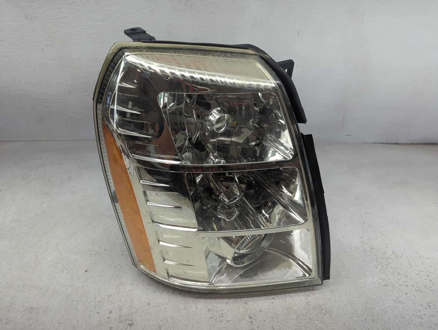 2007 Cadillac Escalade Passenger Right Oem Head Light Headlight Lamp - Oemusedautoparts1.com