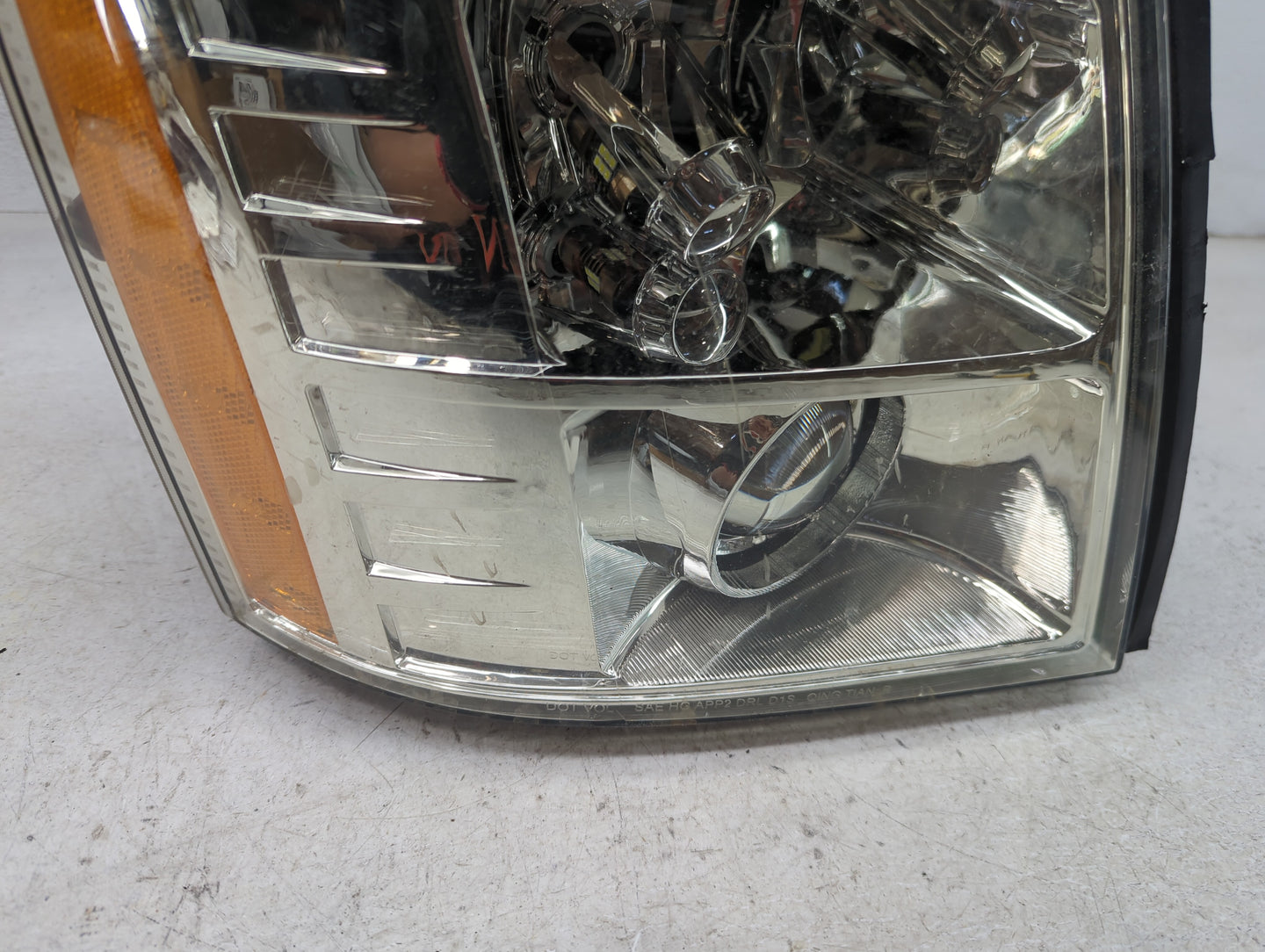 2007 Cadillac Escalade Passenger Right Oem Head Light Headlight Lamp - Oemusedautoparts1.com