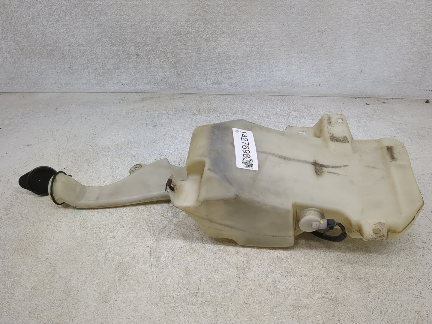 2007-2014 Cadillac Escalade Windshield Washer Fluid Reservoir Bottle Oem - Oemusedautoparts1.com