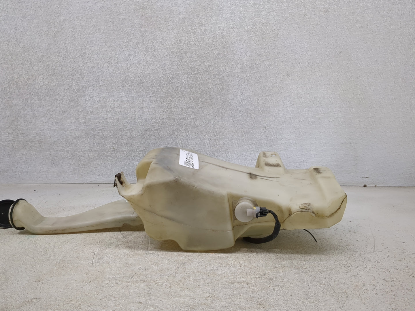 2007-2014 Cadillac Escalade Windshield Washer Fluid Reservoir Bottle Oem - Oemusedautoparts1.com