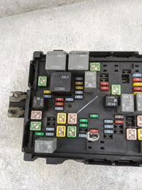 2008-2009 Cadillac Escalade Fusebox Fuse Box Panel Relay Module P/N:25905681_02 Fits Fits 2007 2008 2009 OEM Used Auto Parts