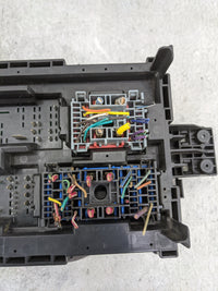 2008-2009 Cadillac Escalade Fusebox Fuse Box Panel Relay Module P/N:25905681_02 Fits Fits 2007 2008 2009 OEM Used Auto Parts