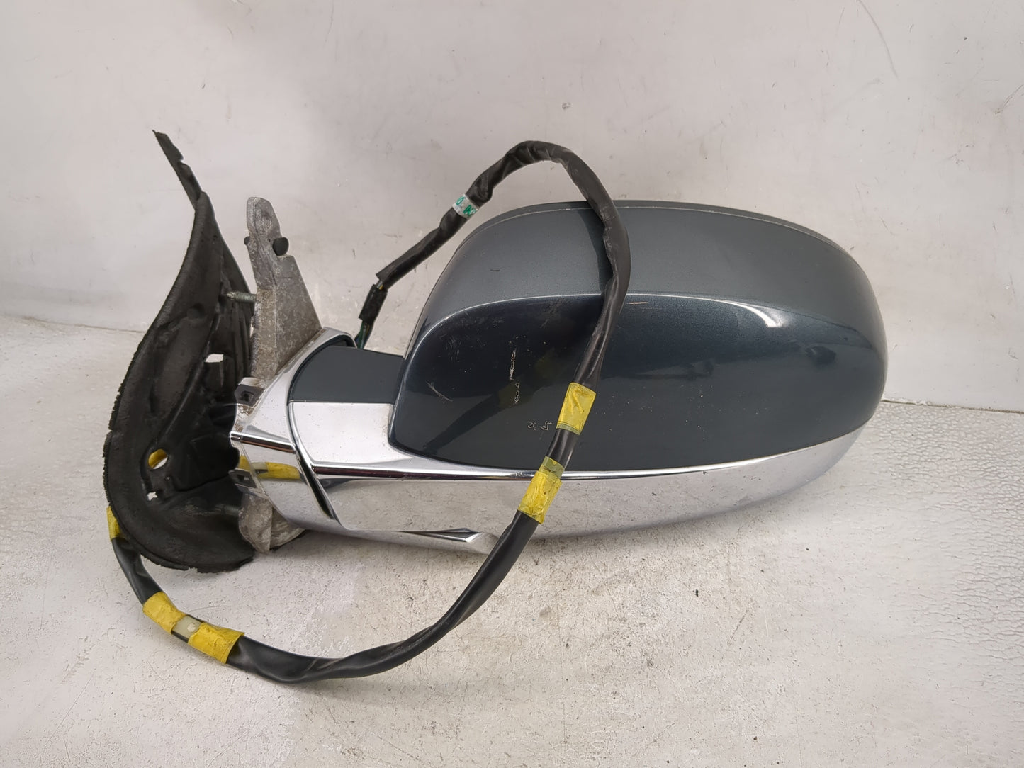 2007-2008 Cadillac Escalade Driver Side View Mirror - Left Door Mirror OEM Used - Oemusedautoparts1.com