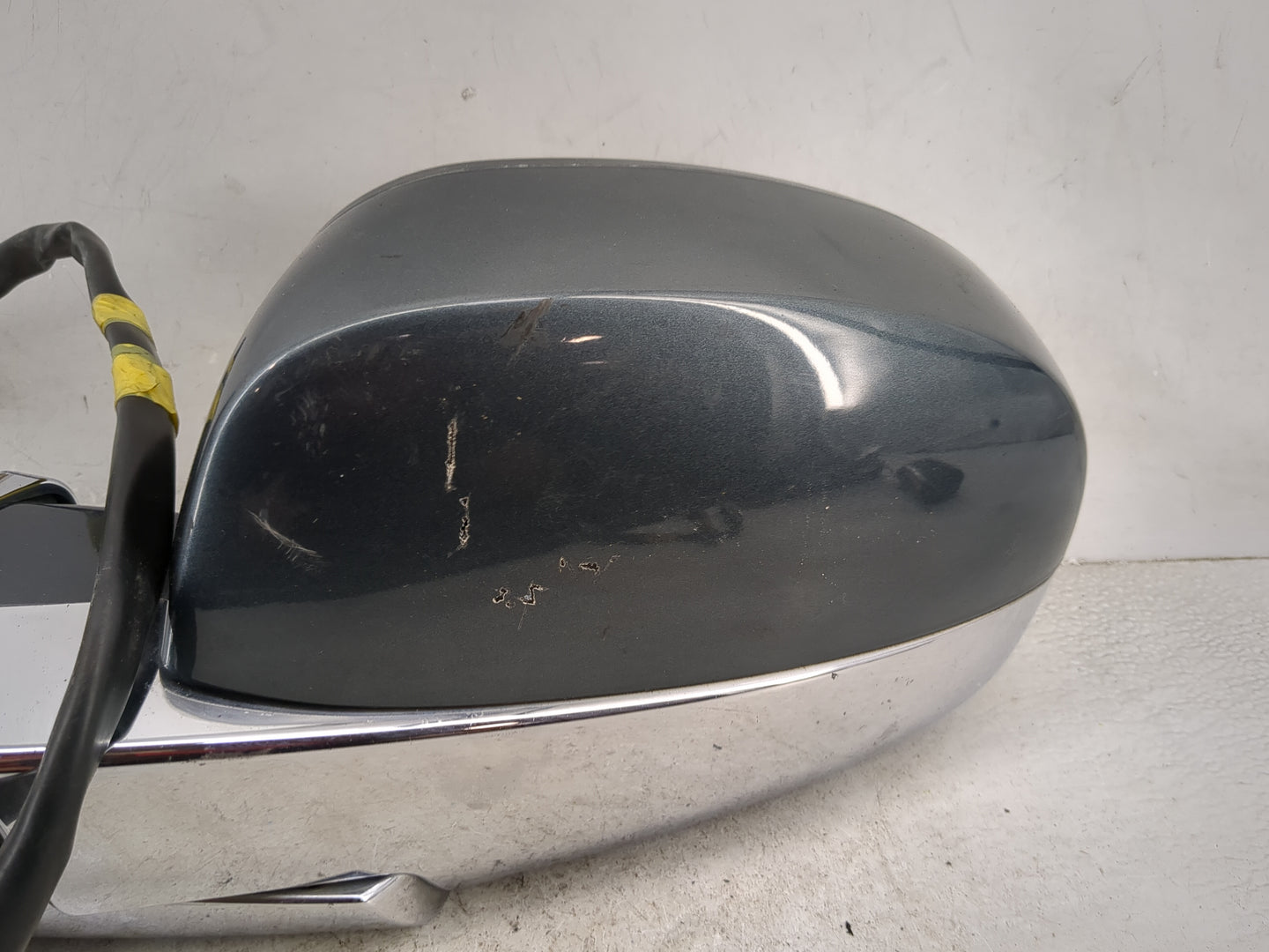 2007-2008 Cadillac Escalade Driver Side View Mirror - Left Door Mirror OEM Used - Oemusedautoparts1.com
