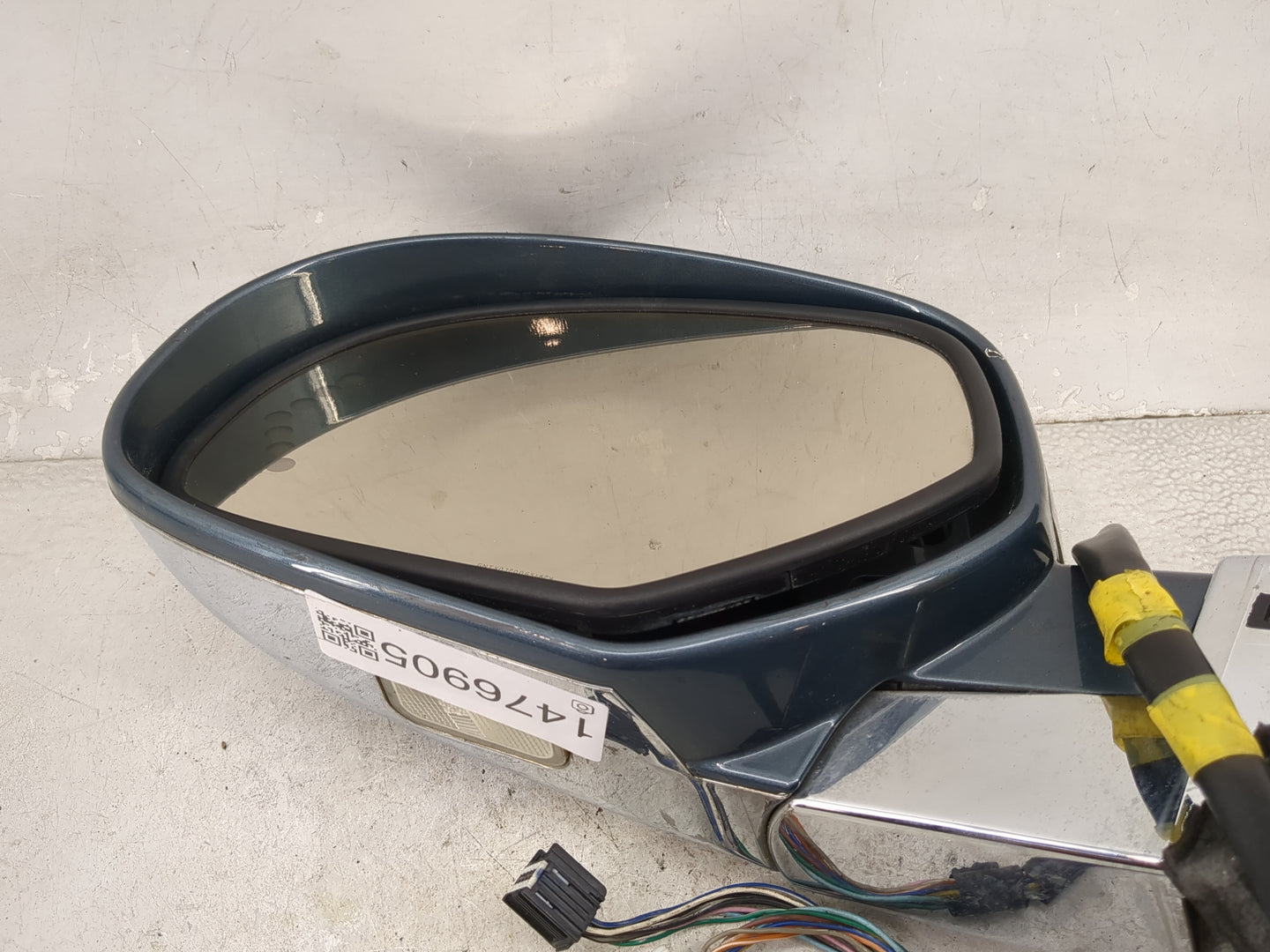 2007-2008 Cadillac Escalade Driver Side View Mirror - Left Door Mirror OEM Used - Oemusedautoparts1.com