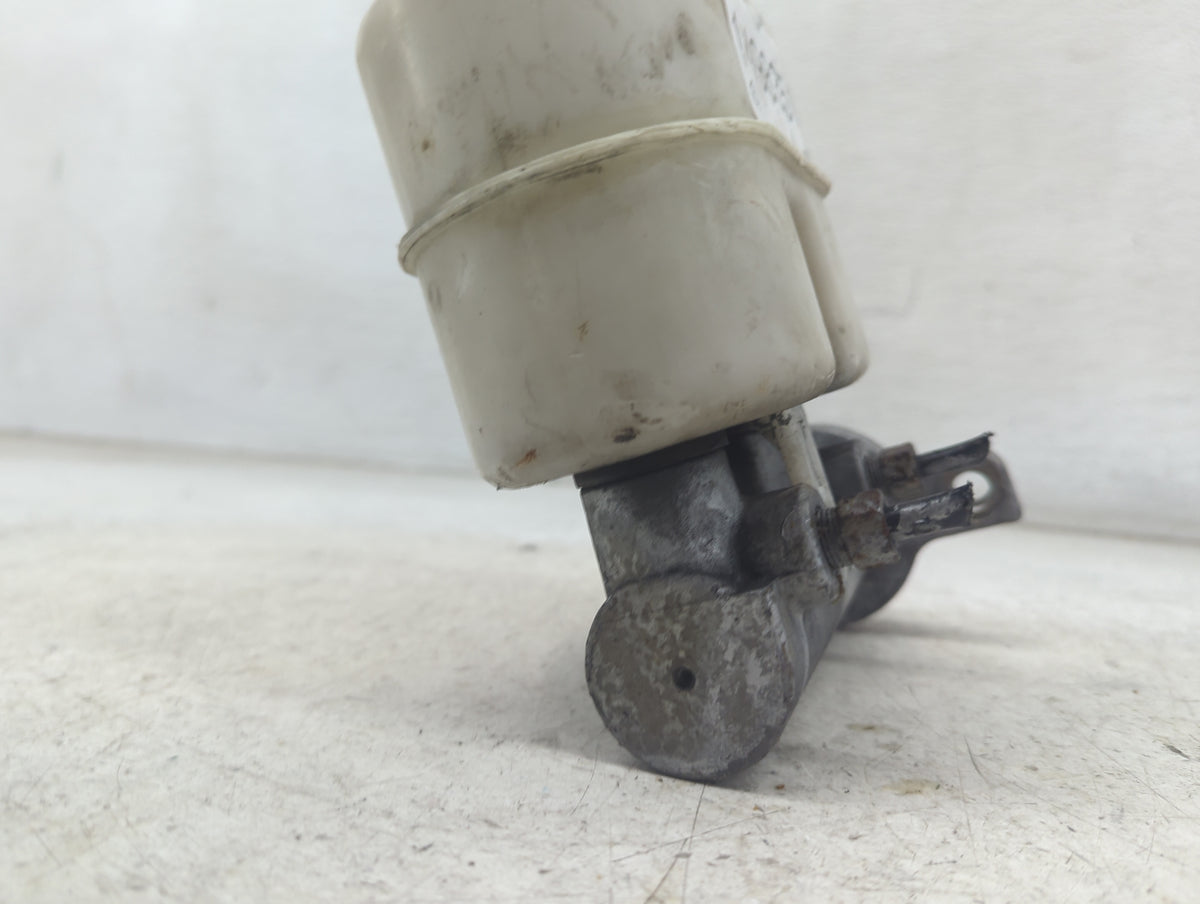 2007-2008 Cadillac Escalade Brake Master Cylinder - Oemusedautoparts1.com