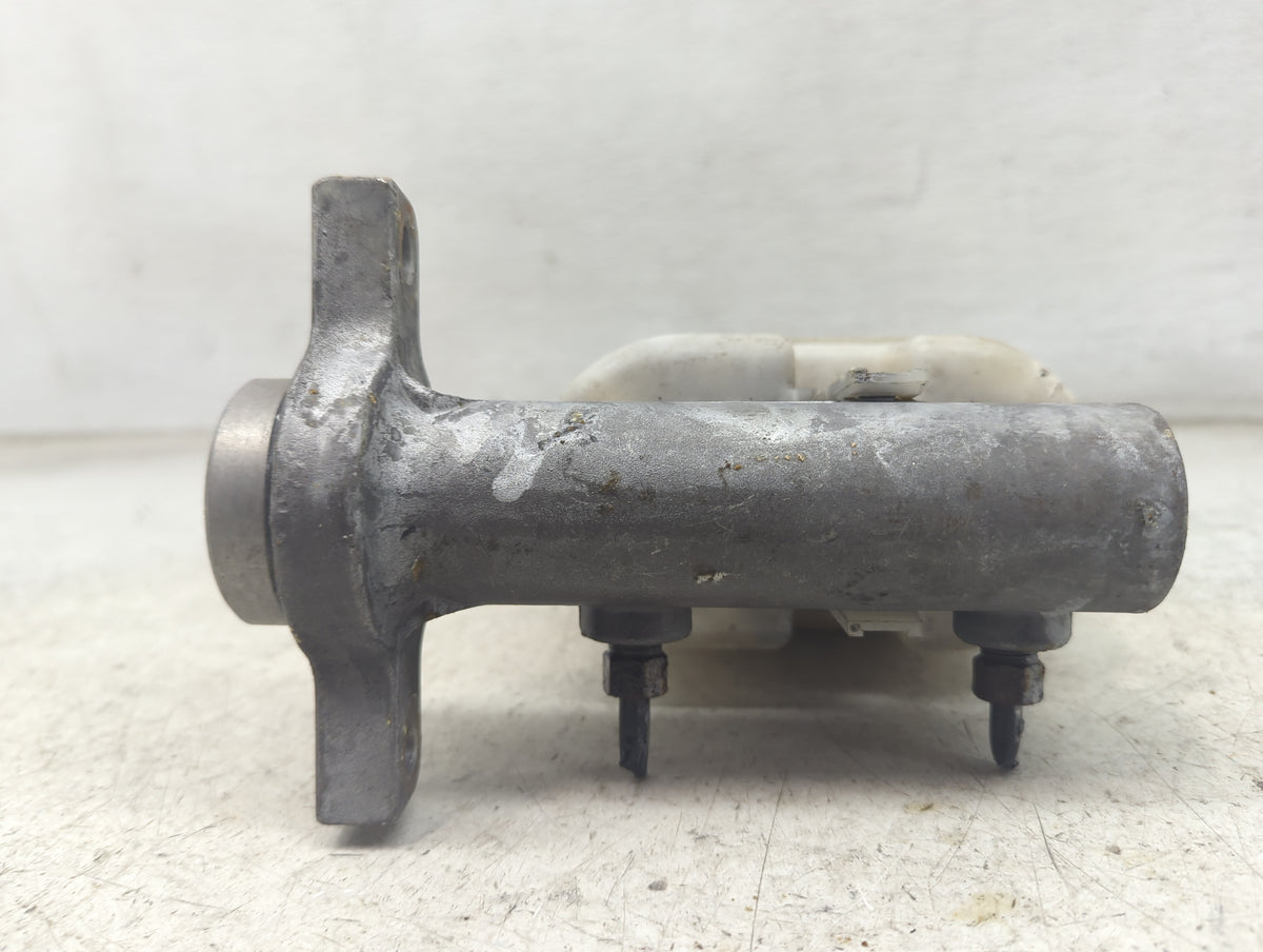2007-2008 Cadillac Escalade Brake Master Cylinder - Oemusedautoparts1.com