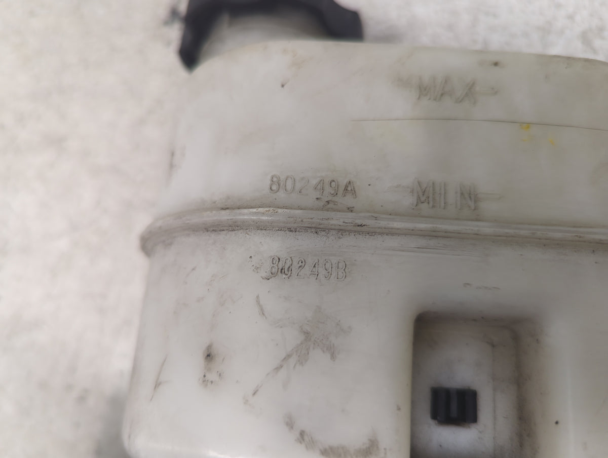 2007-2008 Cadillac Escalade Brake Master Cylinder - Oemusedautoparts1.com