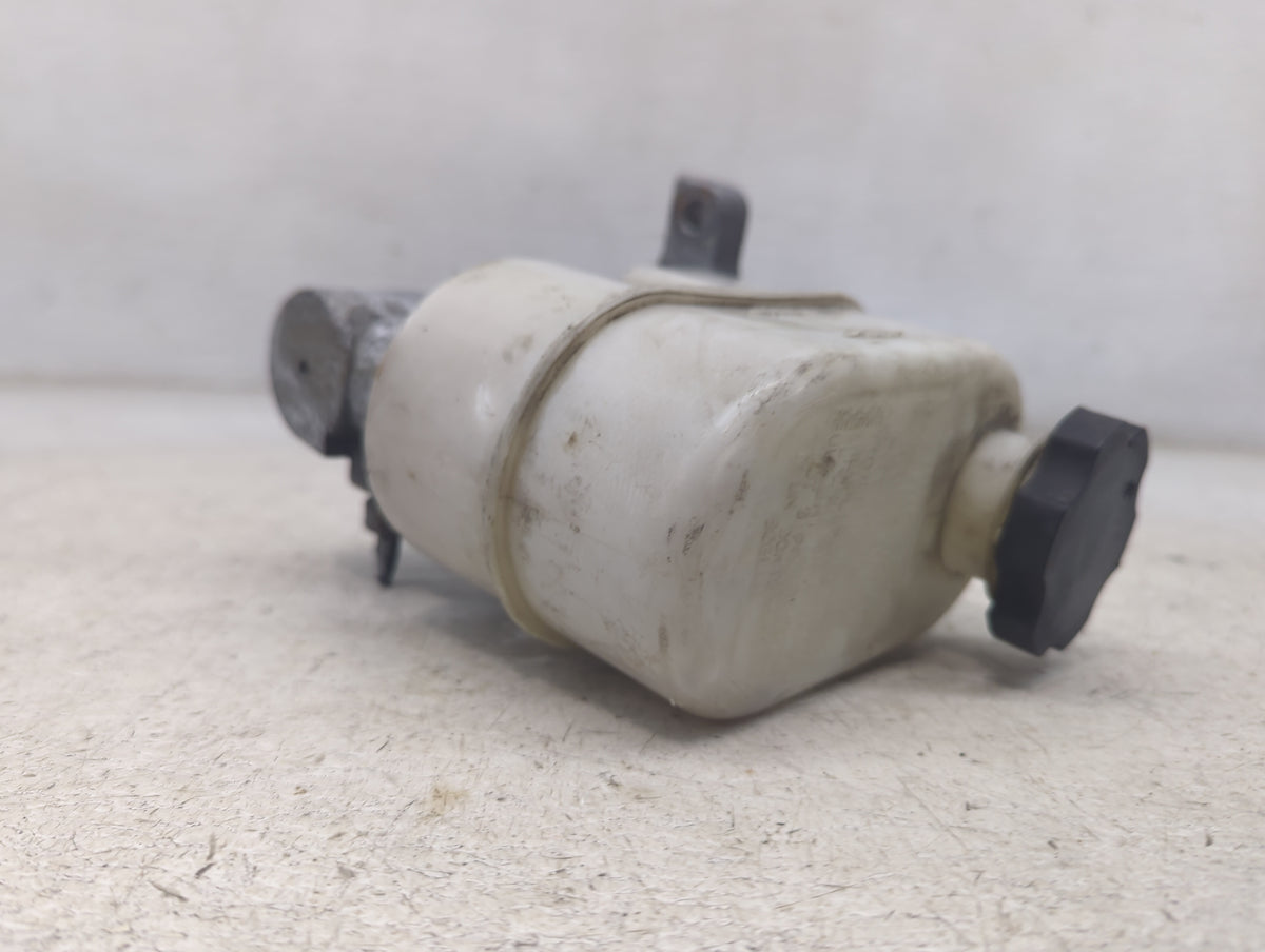 2007-2008 Cadillac Escalade Brake Master Cylinder - Oemusedautoparts1.com