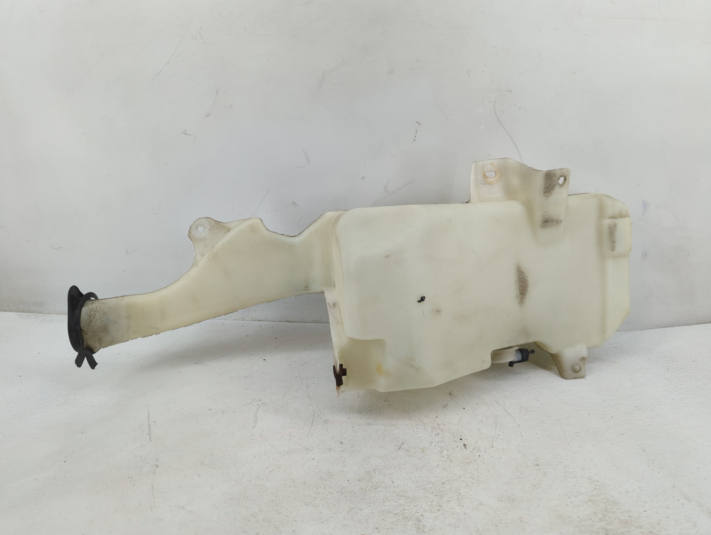 2007 Cadillac Escalade Esv Windshield Washer Fluid Reservoir Bottle Oem - Oemusedautoparts1.com