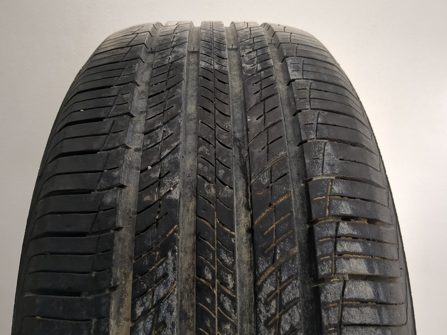 Used Tire 255/60R17 HANKOOK DYNAPRO HP2 106V - Tread Depth 8/32 - Oemusedautoparts1.com