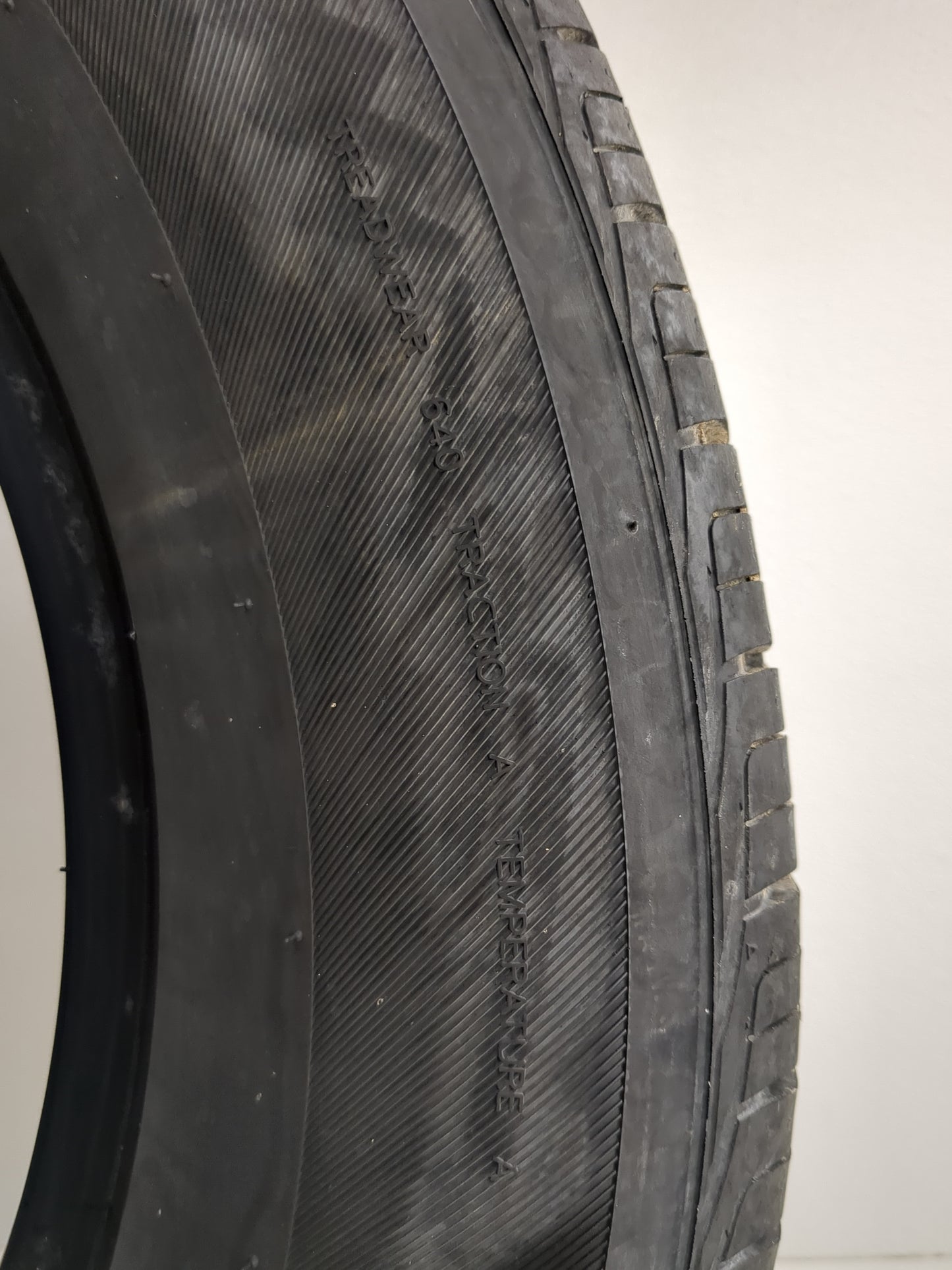 Used Tire 255/60R17 HANKOOK DYNAPRO HP2 106V - Tread Depth 8/32 - Oemusedautoparts1.com