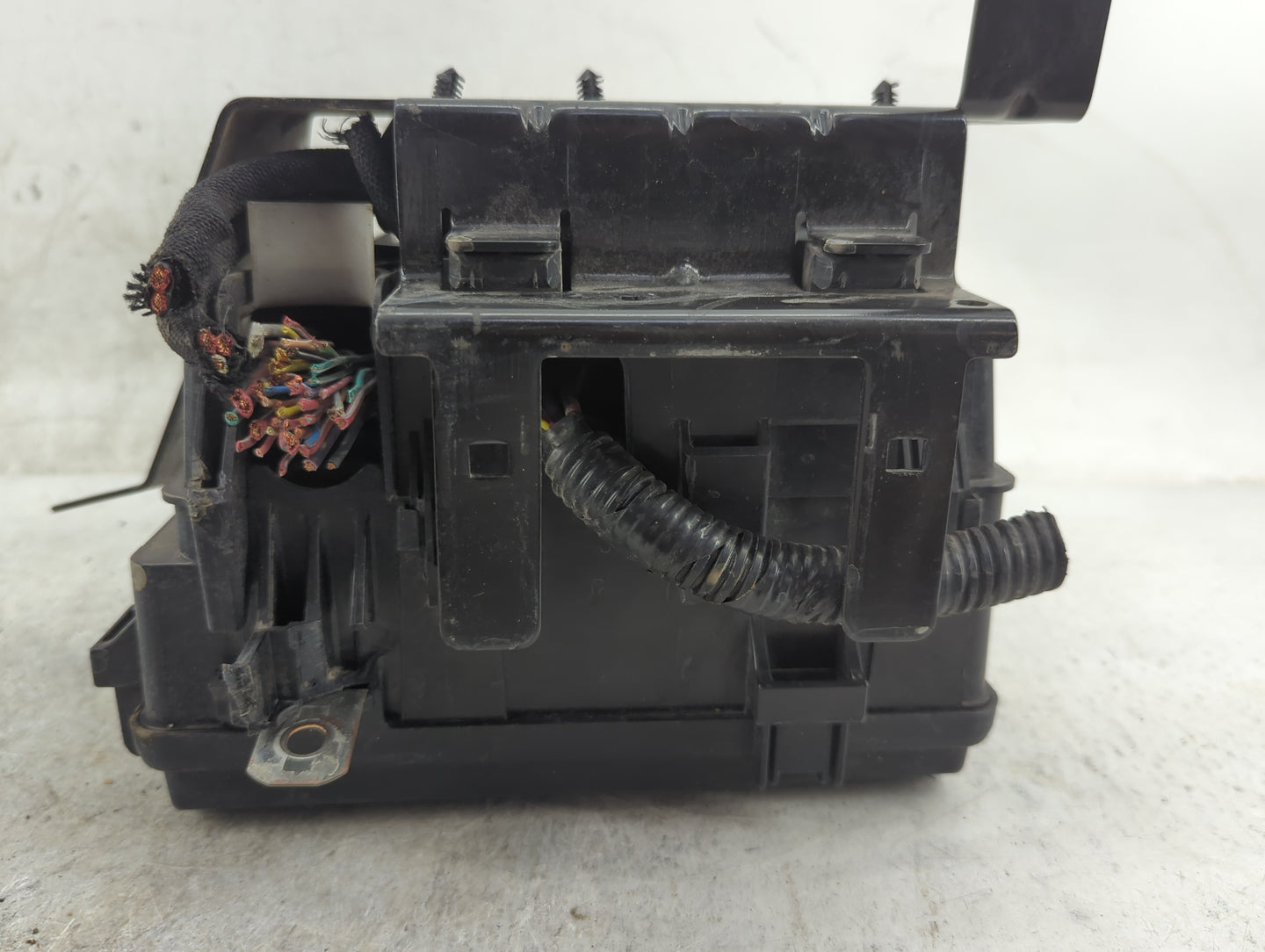 2008 Cadillac Srx Fusebox Fuse Box Panel Relay Module P/N:25822670 Fits OEM Used Auto Parts - Oemusedautoparts1.com