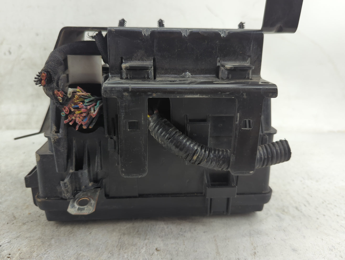 2008 Cadillac Srx Fusebox Fuse Box Panel Relay Module P/N:25822670 Fits OEM Used Auto Parts - Oemusedautoparts1.com