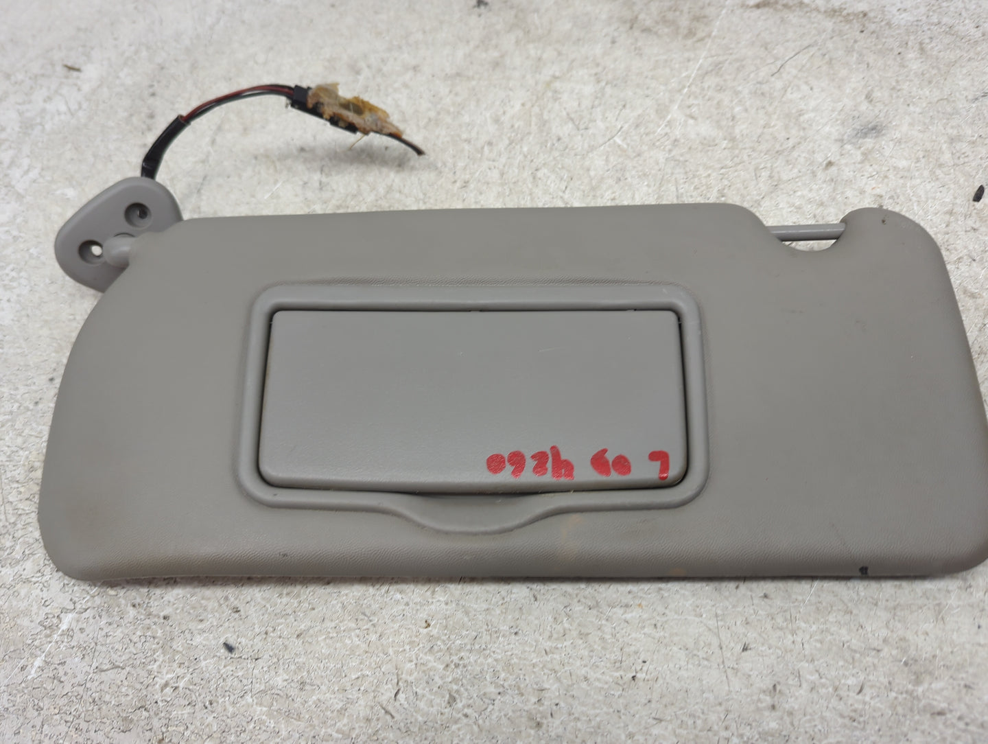2004-2009 Cadillac Srx Sun Visor Shade Replacement Driver Left Mirror Fits Fits 2004 2005 2006 2007 2008 2009 OEM Used Auto 