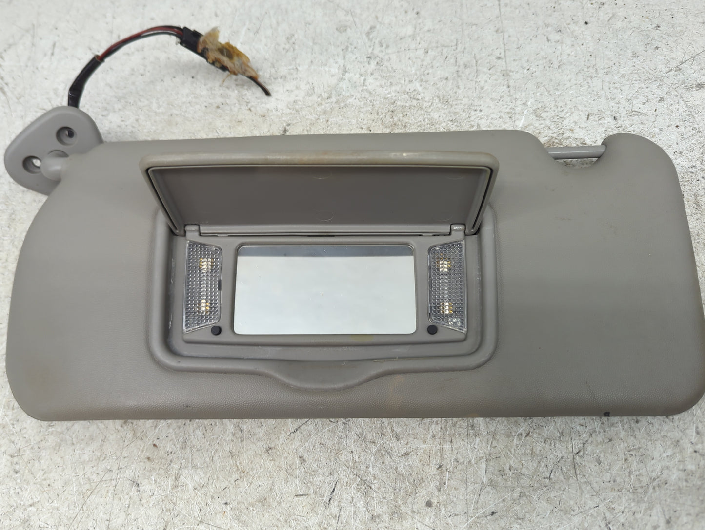 2004-2009 Cadillac Srx Sun Visor Shade Replacement Driver Left Mirror Fits Fits 2004 2005 2006 2007 2008 2009 OEM Used Auto 