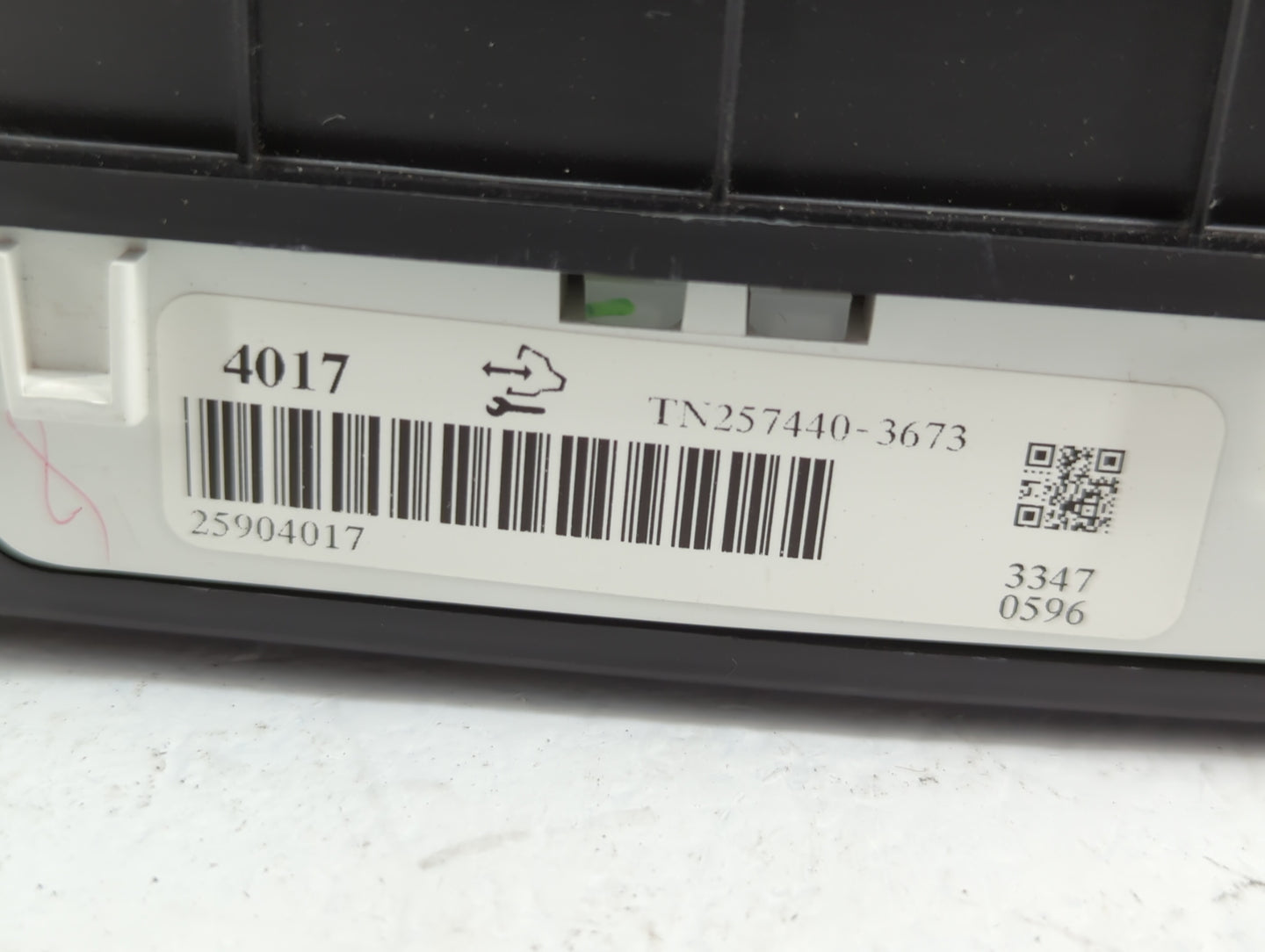 2008-2009 Cadillac Srx Instrument Cluster Speedometer Gauges P/N:25810140 25961448, 25904017, 25961448 Fits Fits 2008 2009 O