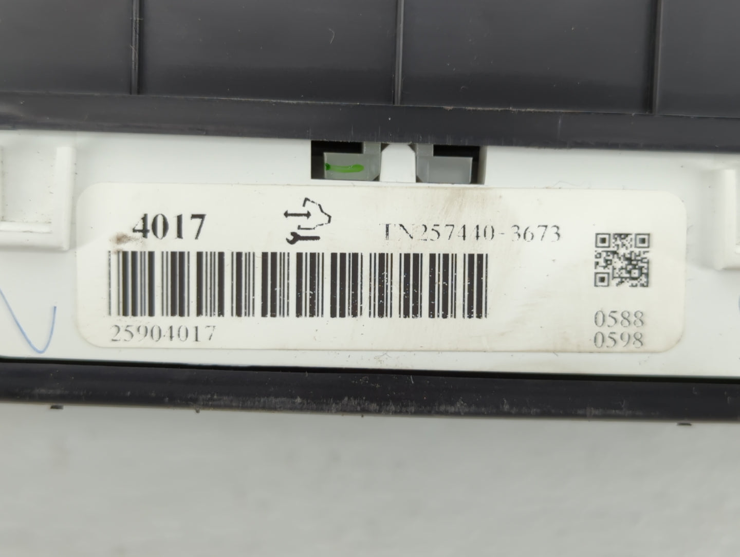 2008-2009 Cadillac Srx Instrument Cluster Speedometer Gauges P/N:25810140 25961448, 25904017, 25961448 Fits Fits 2008 2009 O