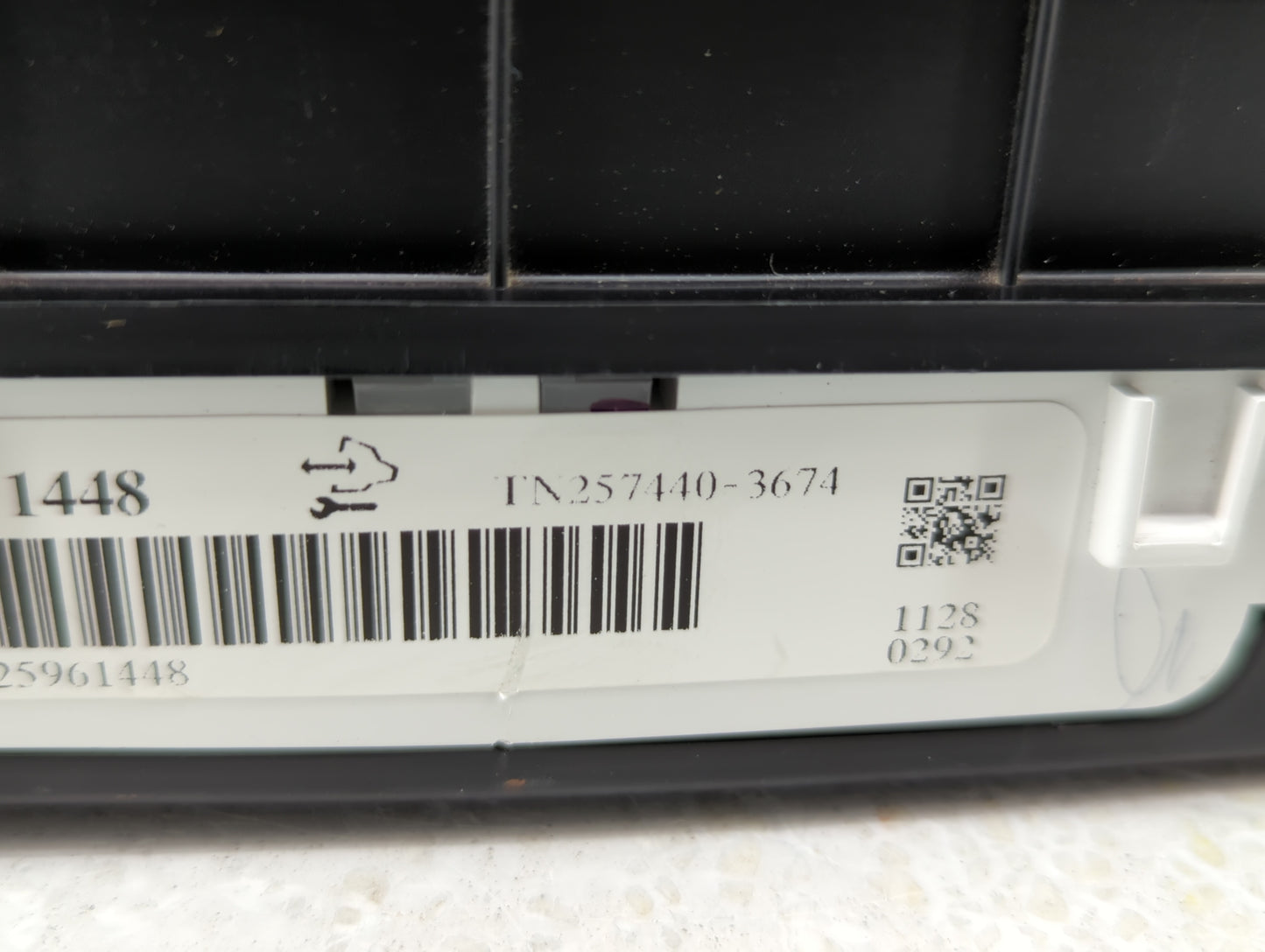 2008-2009 Cadillac Srx Instrument Cluster Speedometer Gauges P/N:25810140 25961448, 25904017, 25961448 Fits Fits 2008 2009 O