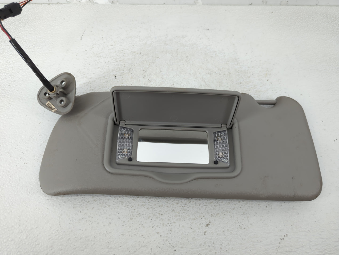 2008 Cadillac Srx Sun Visor Shade Replacement Driver Left Mirror Fits OEM Used Auto Parts - Oemusedautoparts1.com