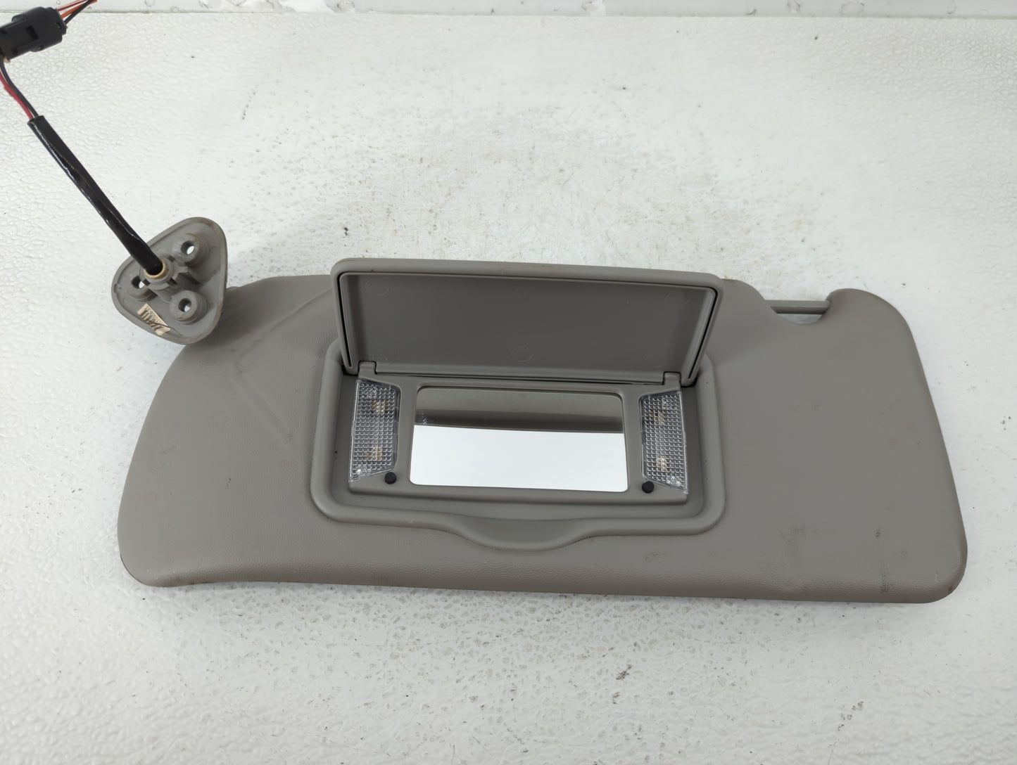 2008 Cadillac Srx Sun Visor Shade Replacement Driver Left Mirror Fits OEM Used Auto Parts - Oemusedautoparts1.com