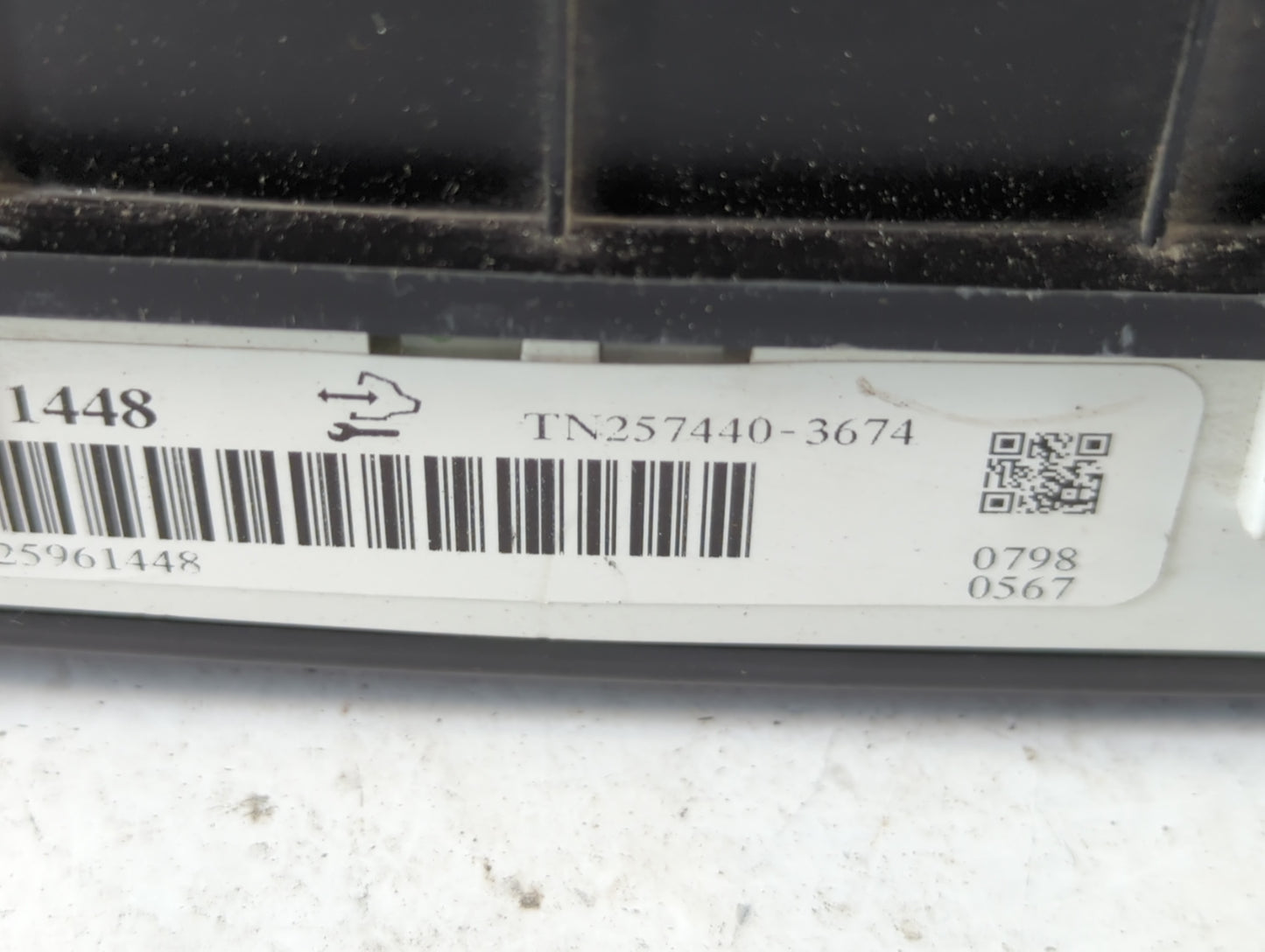 2008-2009 Cadillac Srx Instrument Cluster Speedometer Gauges P/N:TN257440-3674 Fits Fits 2008 2009 OEM Used Auto Parts - Oem