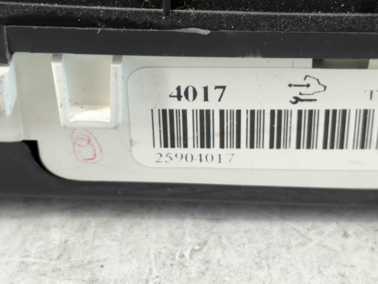 2008-2009 Cadillac Srx Instrument Cluster Speedometer Gauges P/N:25904017 Fits Fits 2008 2009 OEM Used Auto Parts - Oemuseda