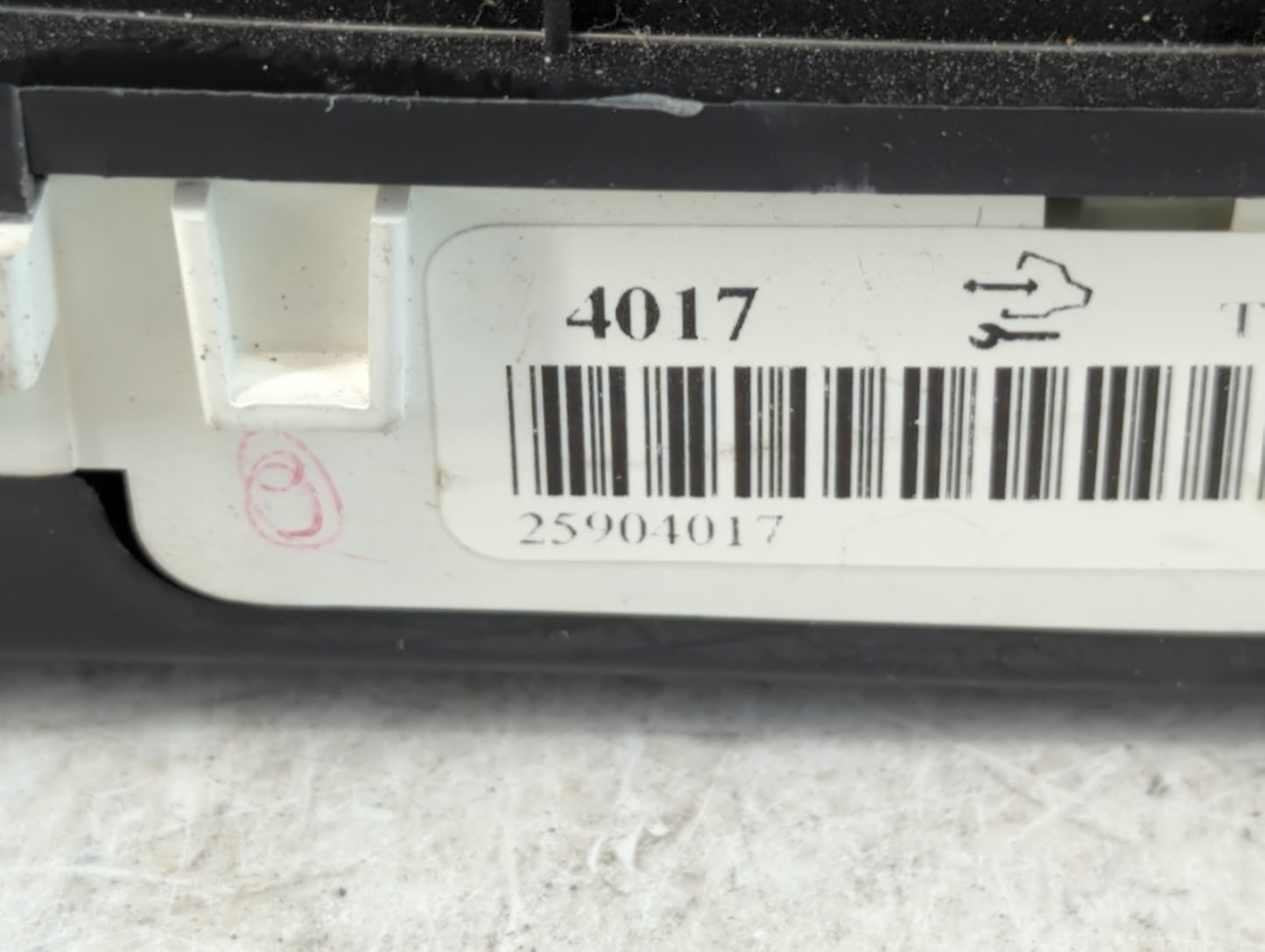 2008-2009 Cadillac Srx Instrument Cluster Speedometer Gauges P/N:25904017 Fits Fits 2008 2009 OEM Used Auto Parts - Oemuseda
