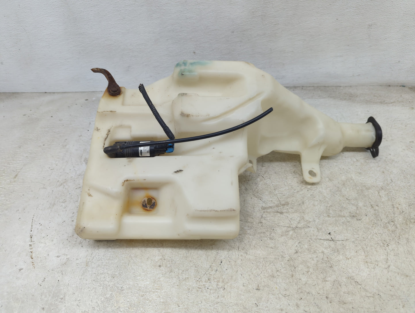 2005-2008 Cadillac Sts Windshield Washer Fluid Reservoir Bottle Oem - Oemusedautoparts1.com
