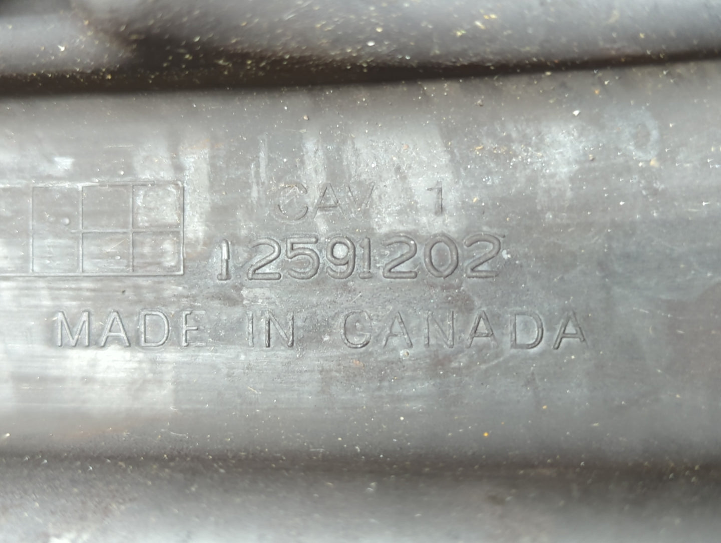 2008 Cadillac Sts Driver Left Cylinder Head Valve Cover P/N:12591202 Fits OEM Used Auto Parts - Oemusedautoparts1.com