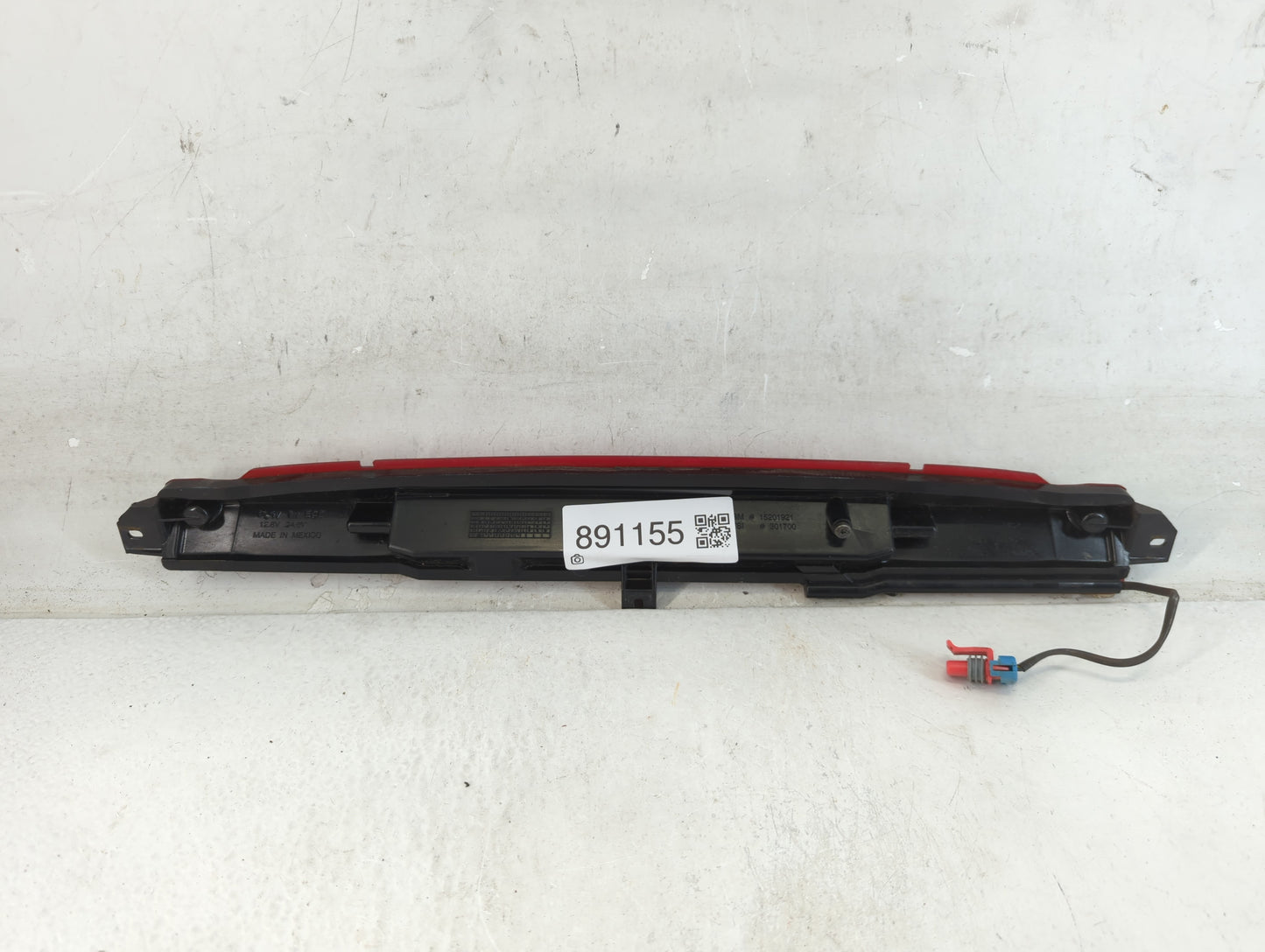 2008 Chevrolet Avalanche Third Brake Light Tail Light Fits OEM Used Auto Parts - Oemusedautoparts1.com