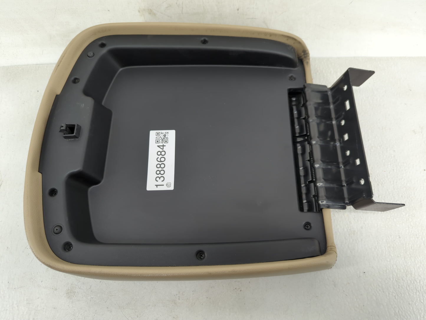 2008 Chevrolet Avalanche 1500 Center Console Armrest Cover Lid Fits OEM Used Auto Parts - Oemusedautoparts1.com