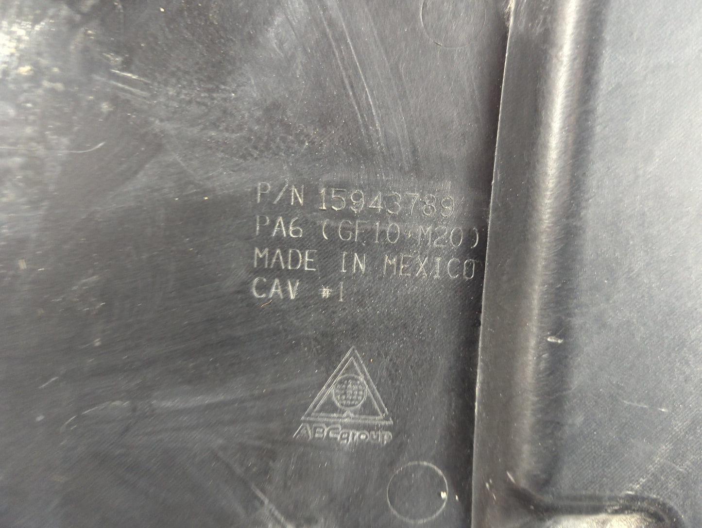 2008 Chevrolet Avalanche 1500 Engine Cover - Oemusedautoparts1.com