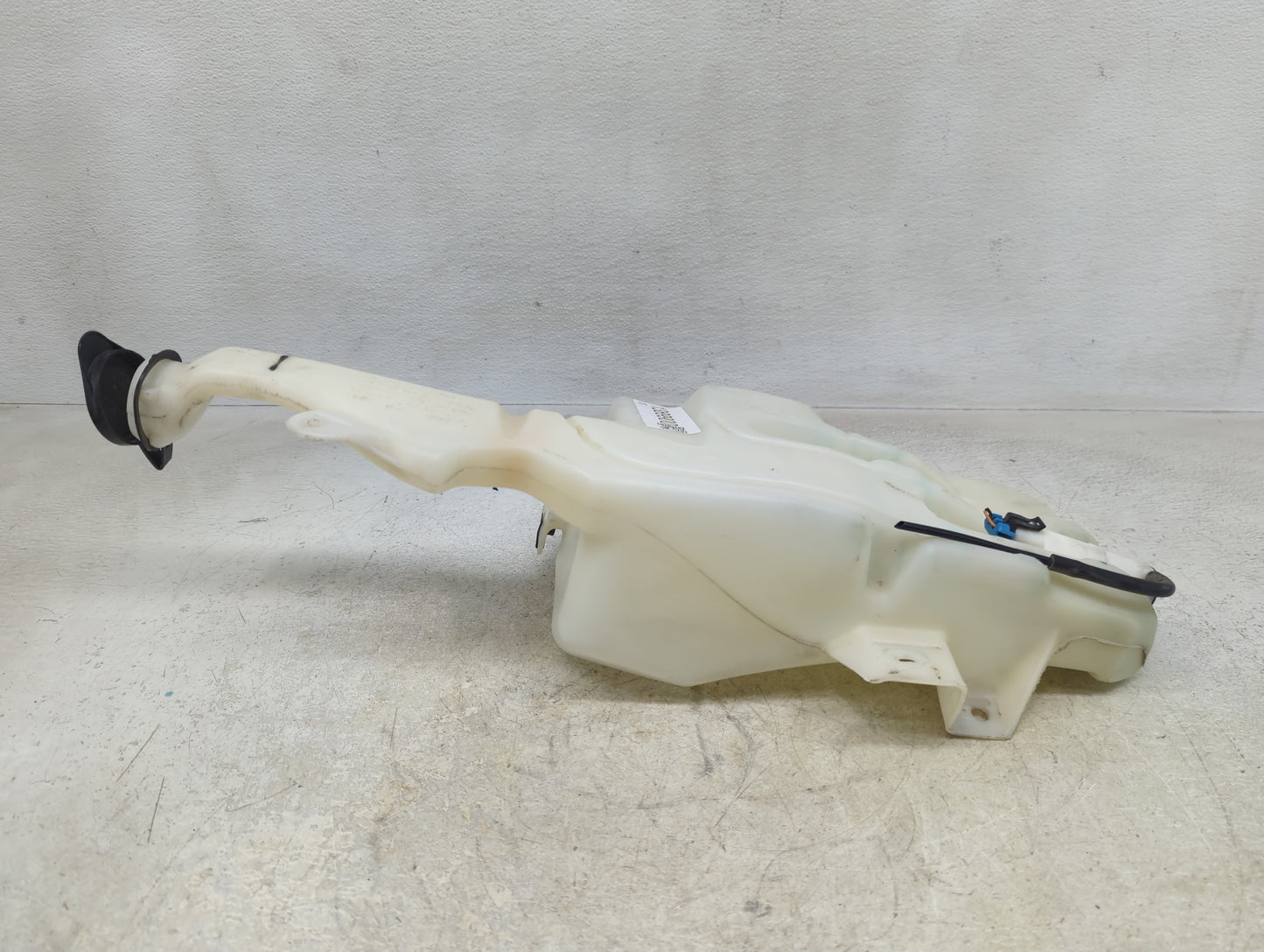 Chevrolet Avalanche 1500 Windshield Washer Fluid Reservoir Bottle Oem - Oemusedautoparts1.com