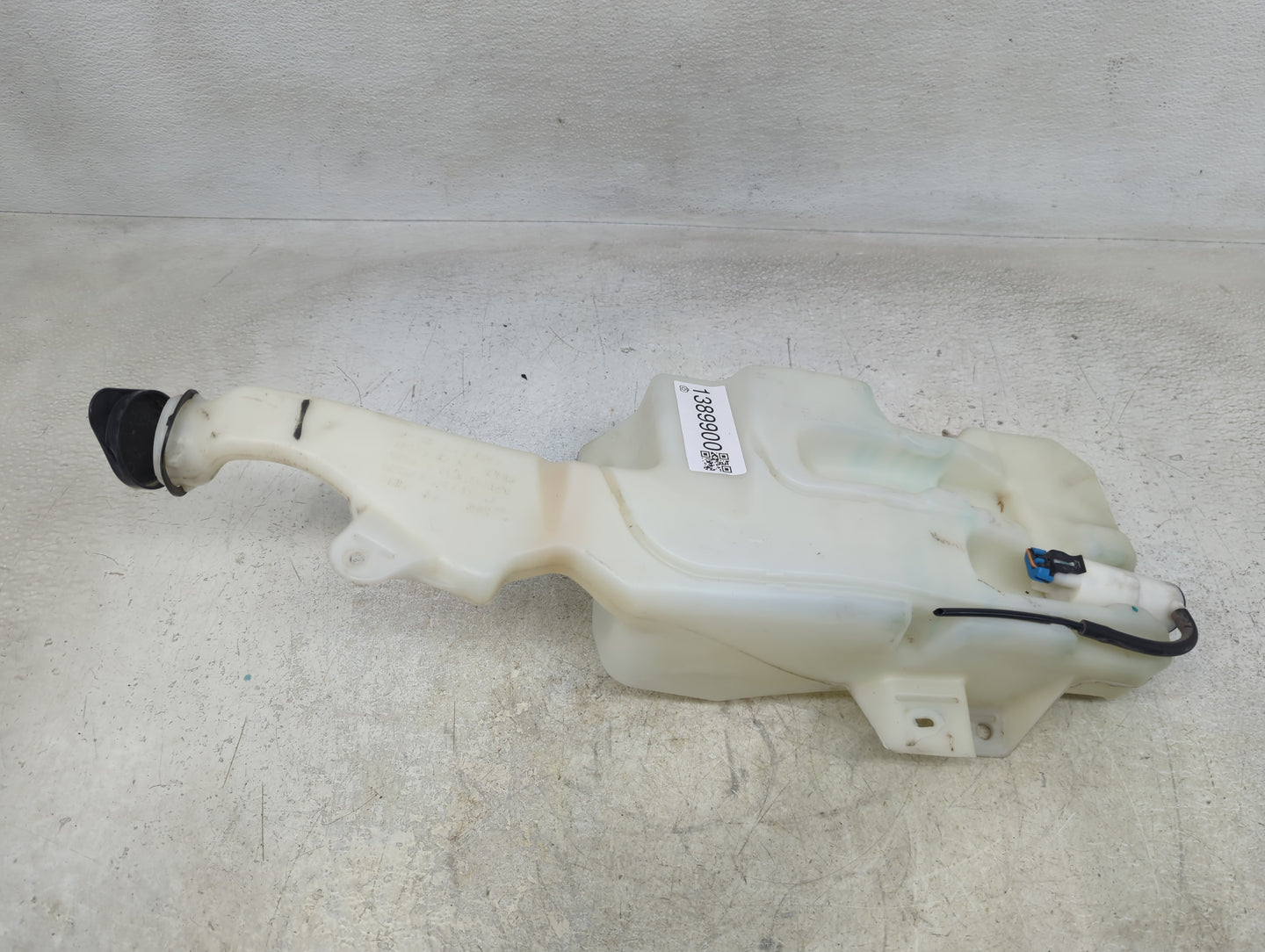 Chevrolet Avalanche 1500 Windshield Washer Fluid Reservoir Bottle Oem - Oemusedautoparts1.com