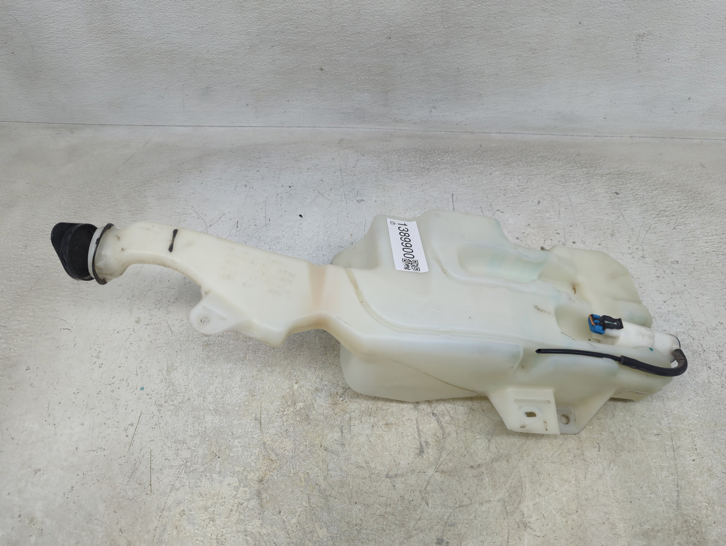 Chevrolet Avalanche 1500 Windshield Washer Fluid Reservoir Bottle Oem - Oemusedautoparts1.com