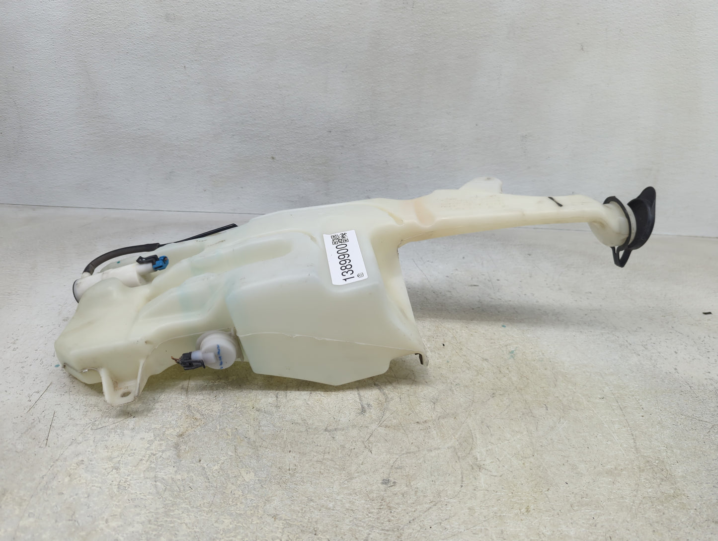 Chevrolet Avalanche 1500 Windshield Washer Fluid Reservoir Bottle Oem - Oemusedautoparts1.com