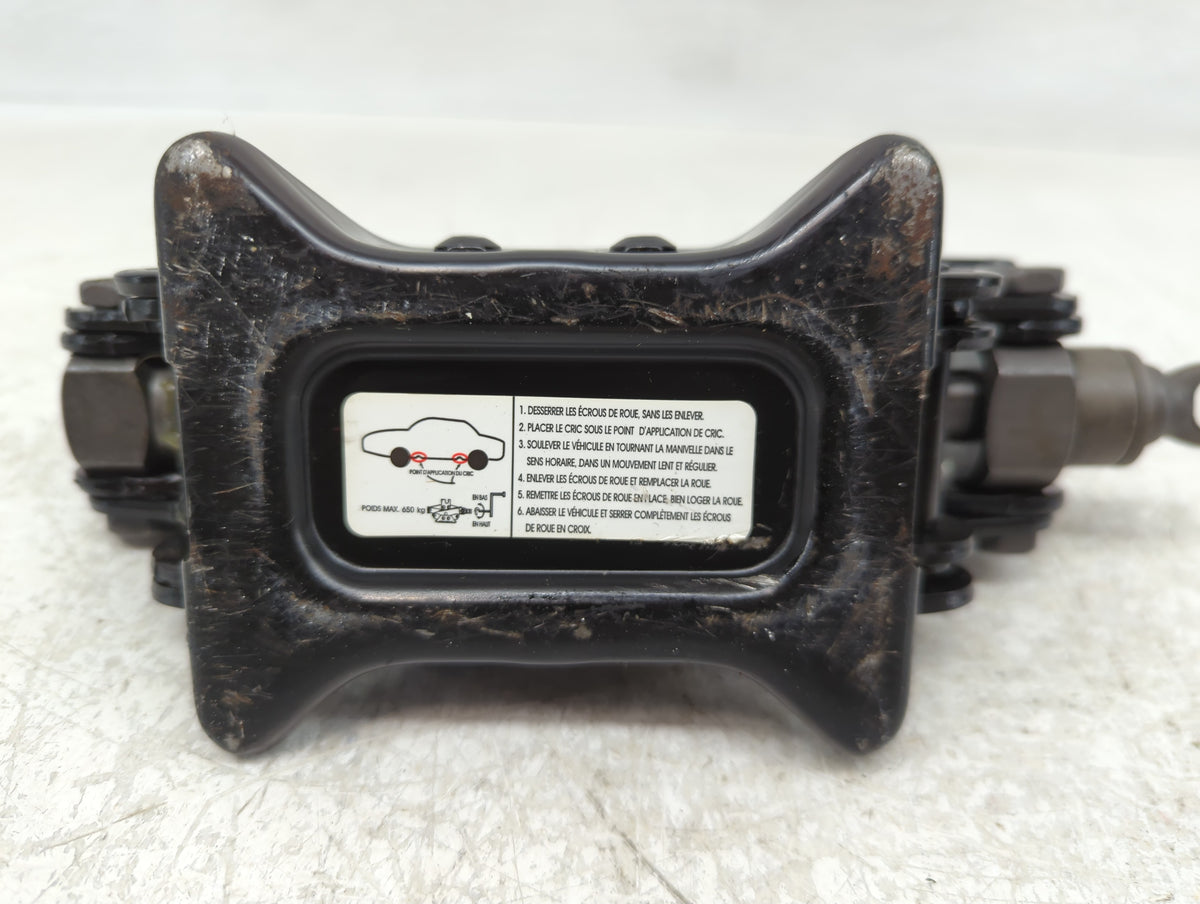 Chevrolet Aveo Spare Scissor Car Jack 1115005 - Oemusedautoparts1.com