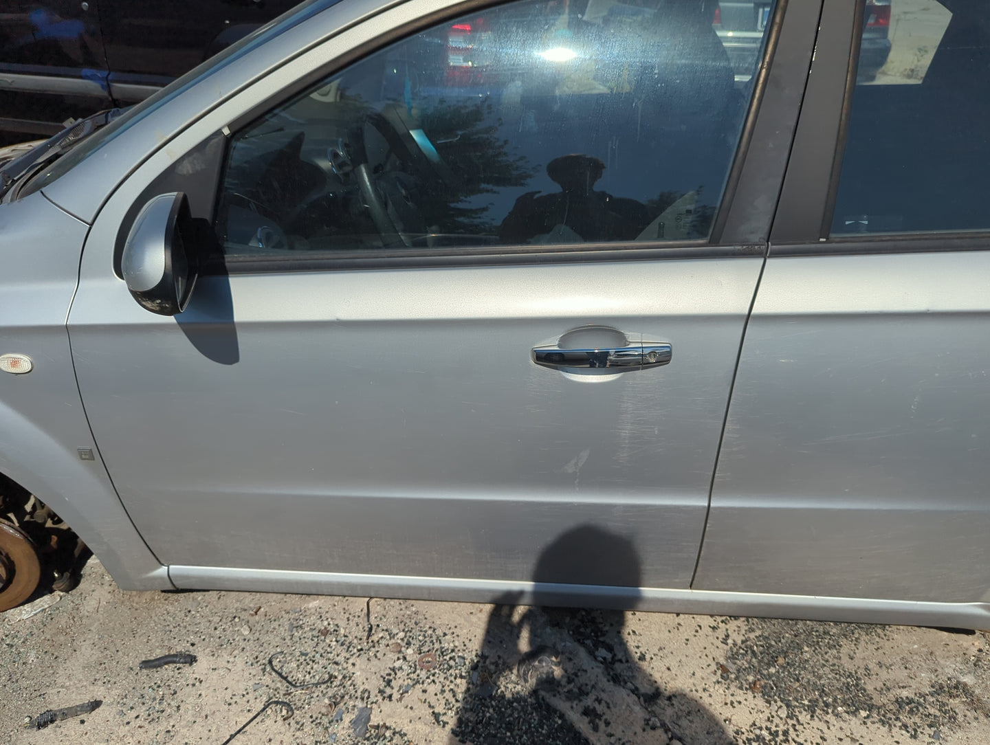 2007-2011 Chevrolet Aveo Driver Front Door Oem - Oemusedautoparts1.com