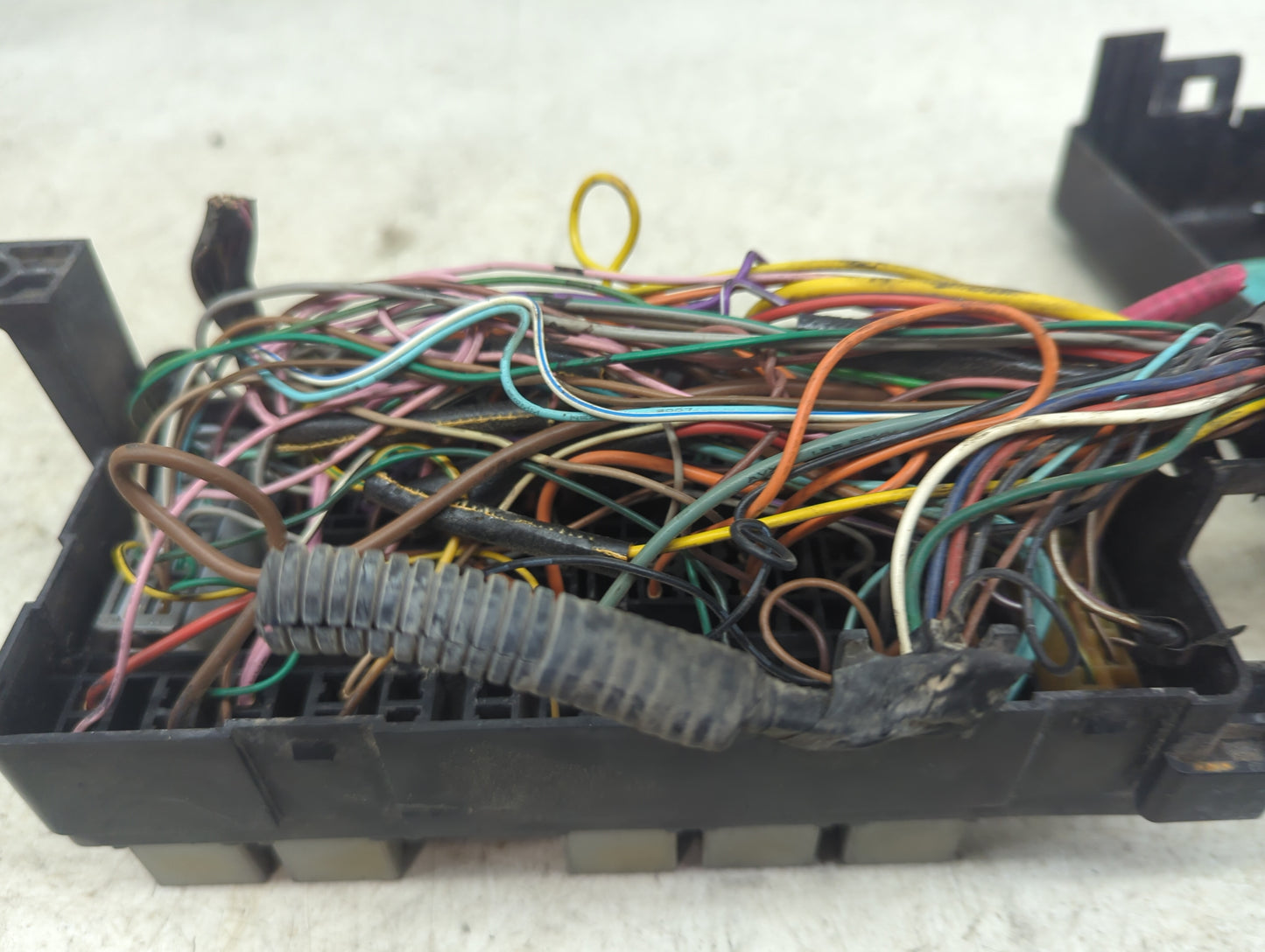 2008 Chevrolet Aveo Fusebox Fuse Box Panel Relay Module P/N:96190187 96190189, 96190196 Fits OEM Used Auto Parts - Oemusedau