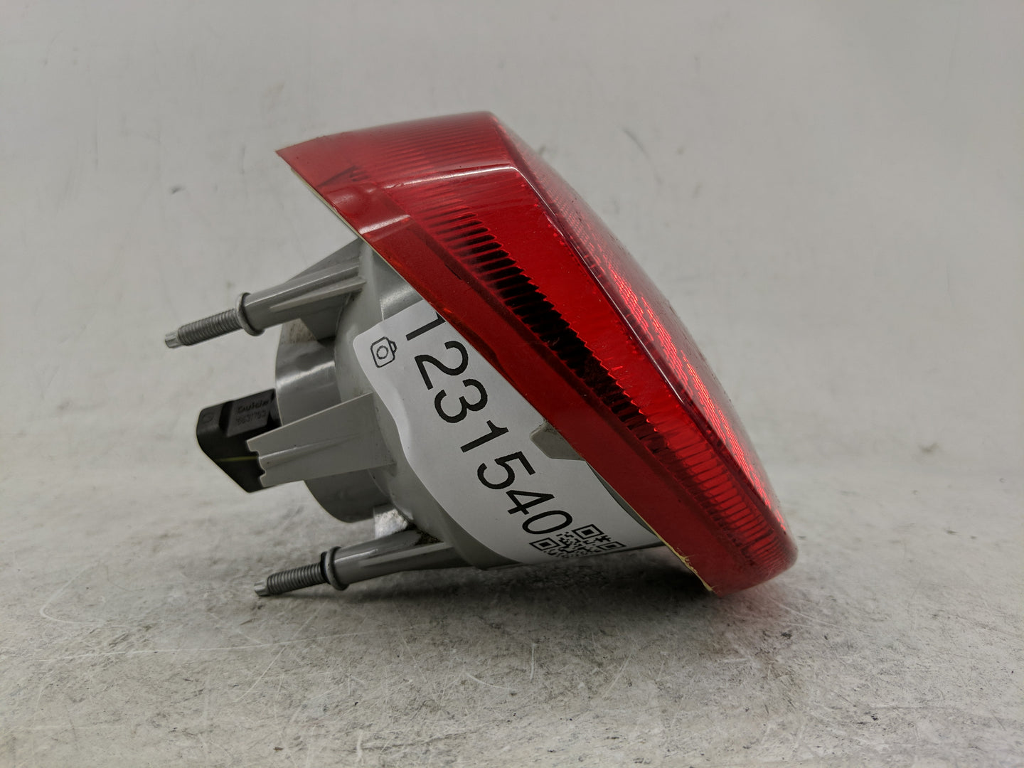 2005-2010 Chevrolet Cobalt Tail Light Assembly Passenger Right OEM P/N:16532532 A Fits Fits 2005 2006 2007 2008 2009 2010 OE
