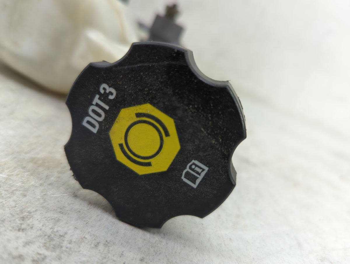 2005-2008 Chevrolet Cobalt Brake Master Cylinder 1263264 - Oemusedautoparts1.com